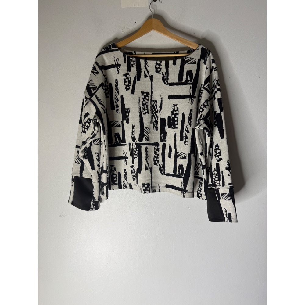 Chalet et Ceci Women 3 Abstract Geometric Boat Neck Top Black White Lagenlook